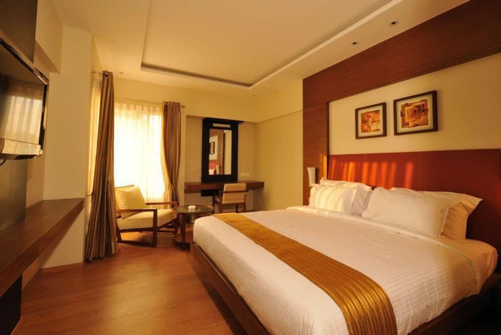 Jm Four Hotel